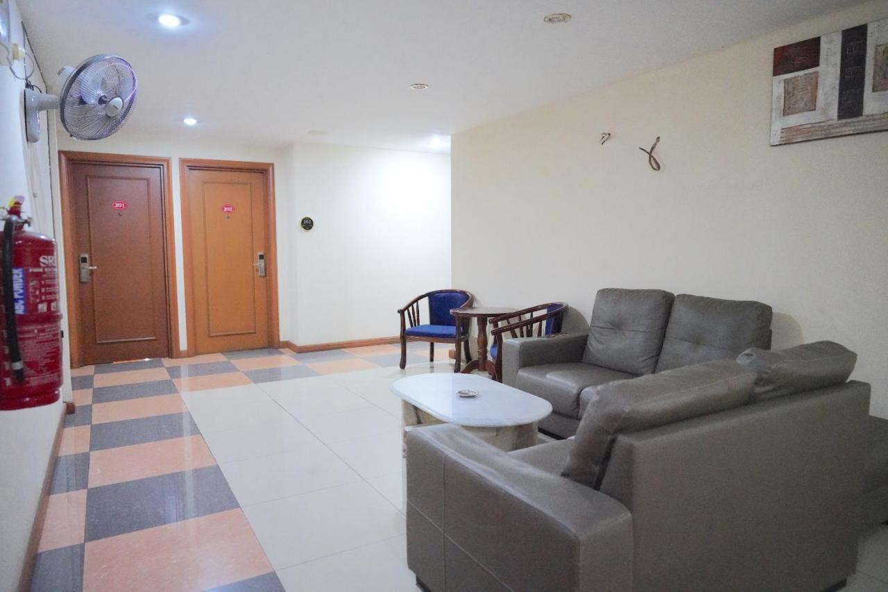 Oyo 89866 Houz Inn Бинтулу Экстерьер фото